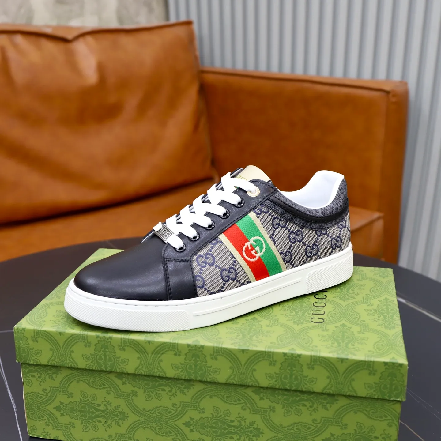 Ex-factory price: 440💰🙅‍♂️🙅‍♂️🙅‍♂️ Brand: GUCCI Standard code: 38-44 (45 customized) Grade: Same as the official website Material: Original material splicing Comfortable and breathable lining Lightweight and wear-resistant sports outsole Style category: Men's fashionable casual shoes Running sneakers Distinguished luxury brand elements Top luxury Color: actual picture color
